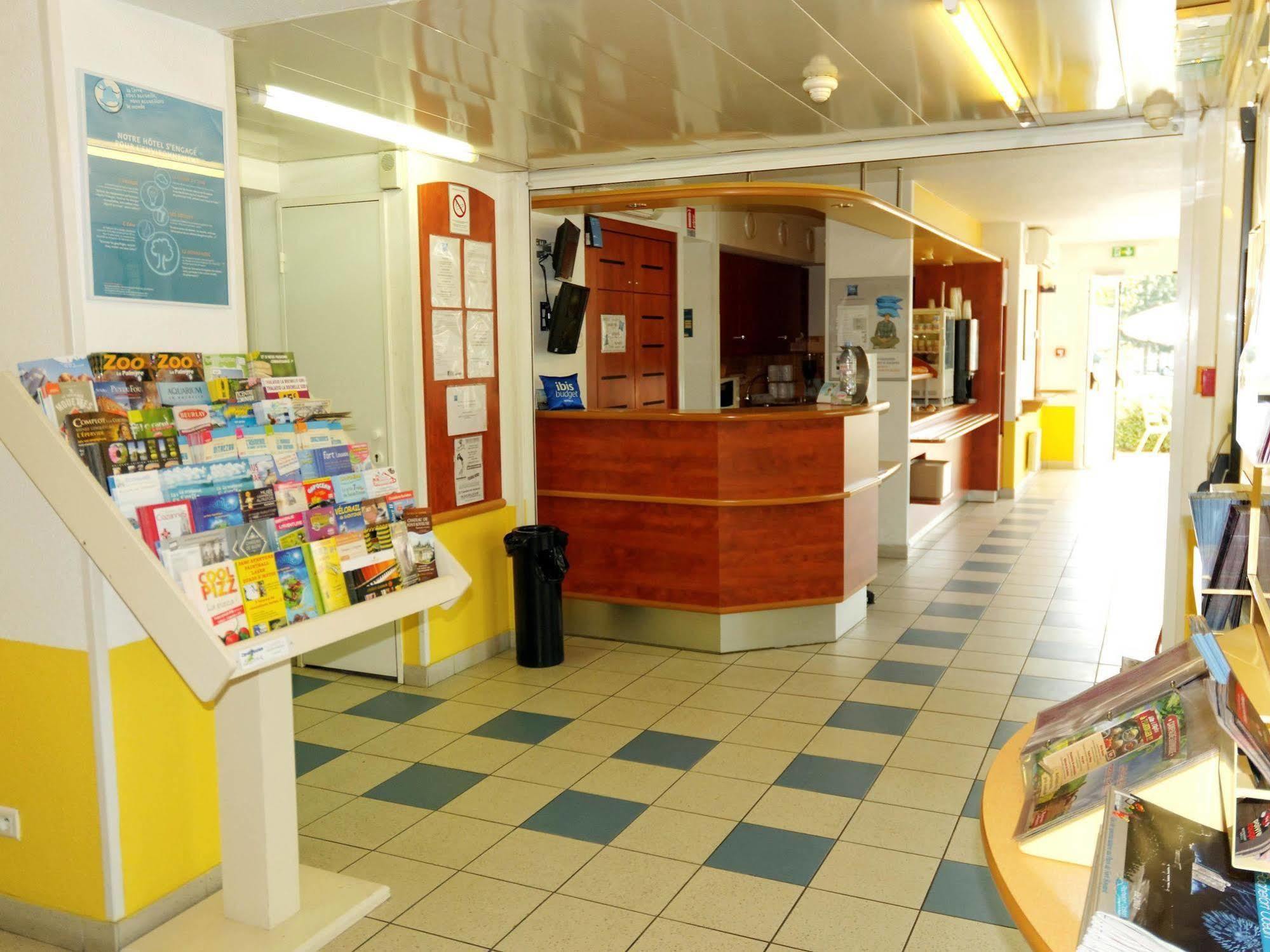 Ibis Budget Rochefort Bagian luar foto