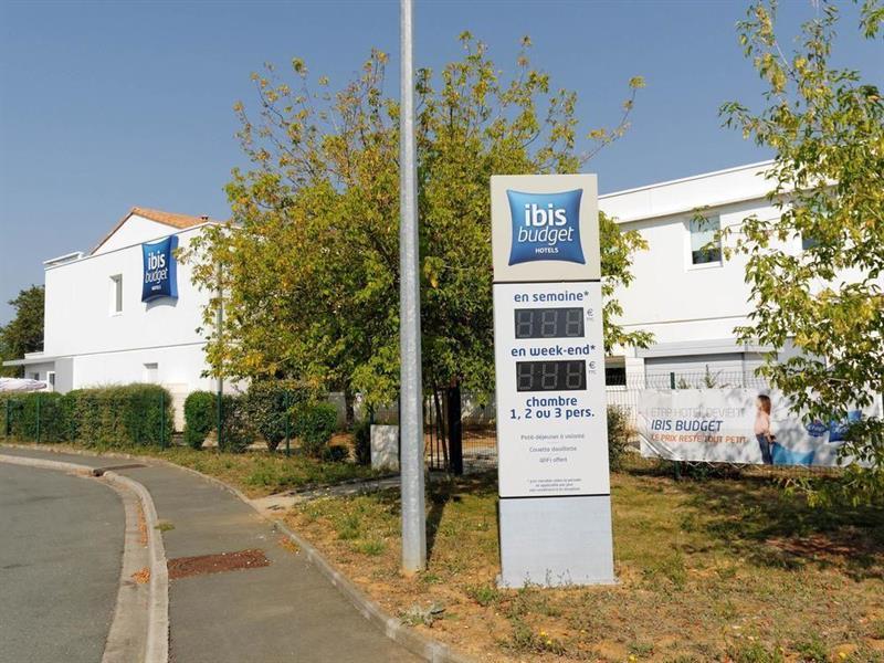 Ibis Budget Rochefort Bagian luar foto